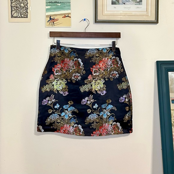 Black Floral Embroidered Mini Skirt - Picture 2 of 8
